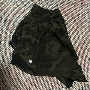 Lululemon Hotty Hot Shorts 2.5” *No liner